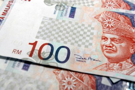 Asia FX extends fall on Trump tariff fears; ringgit jumps on BNM rate hold bets By Investing.com