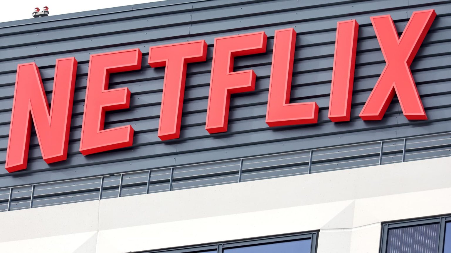 Bernstein upgrades Netflix after blowout earnings, sees more than 20% upside ahead