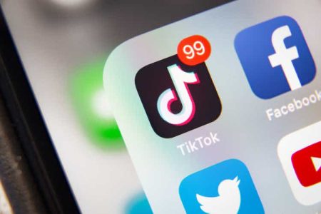 Oracle weighs small stake and security backstop for TikTok deal: report (NYSE:ORCL)