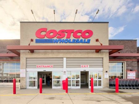 Costco raising hourly rate for most store employees – report (COST:NASDAQ)