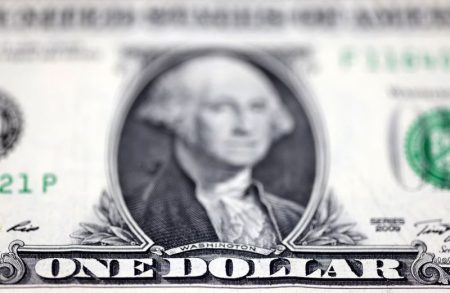 Dollar edges lower on tariff uncertainty; sterling remains weak By Investing.com