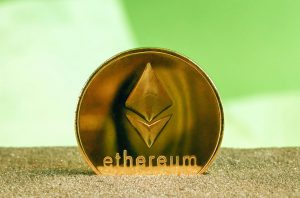 Ethereum koers herstelt na FOMC – welke crypto nu kopen?