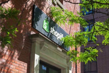 Shopify further reduces customer support staff – report (SHOP:NYSE)