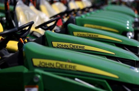 Deere shareholders reject resolution seen as anti-DEI (DE:NYSE)