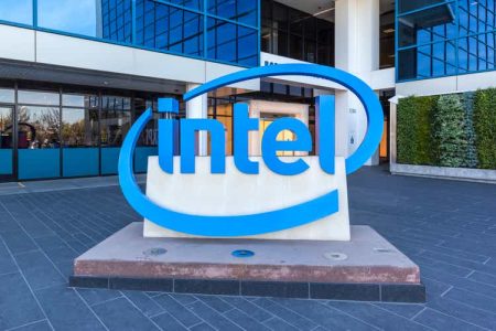 Intel stock is Hold rated despite Trump rally (INTC:NASDAQ)