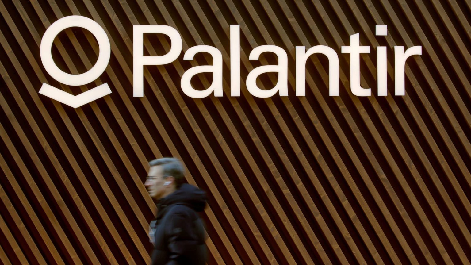 One-time market favorite Palantir drops 11% on Monday and is now down nearly 30% from high