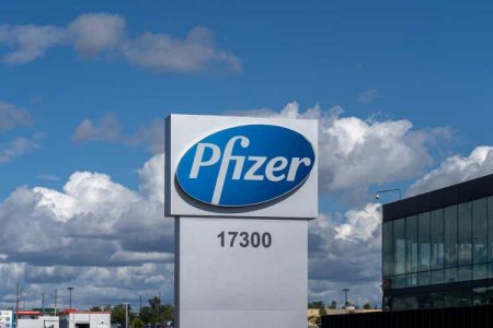 Pfizer stock in focus after Haleon stake sale (PFE:NYSE)