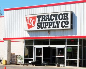 Tractor Supply leads the S&P 500 Index on a down market day as investors gets defensive (TSCO:NASDAQ)